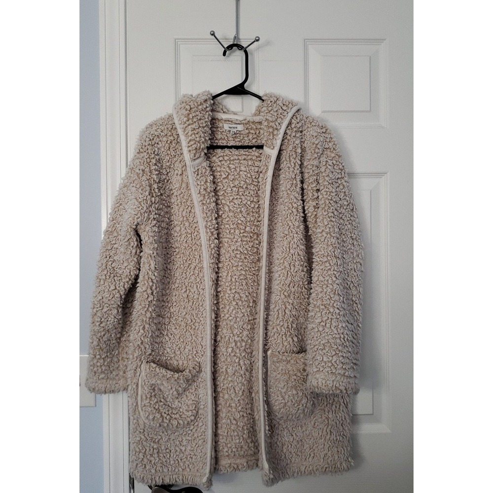 Kensie Womans Cardigan Sharpa Size S/M beige has‎ 2 pockets.